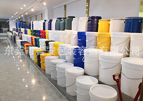 操骚屄网站吉安容器一楼涂料桶、机油桶展区